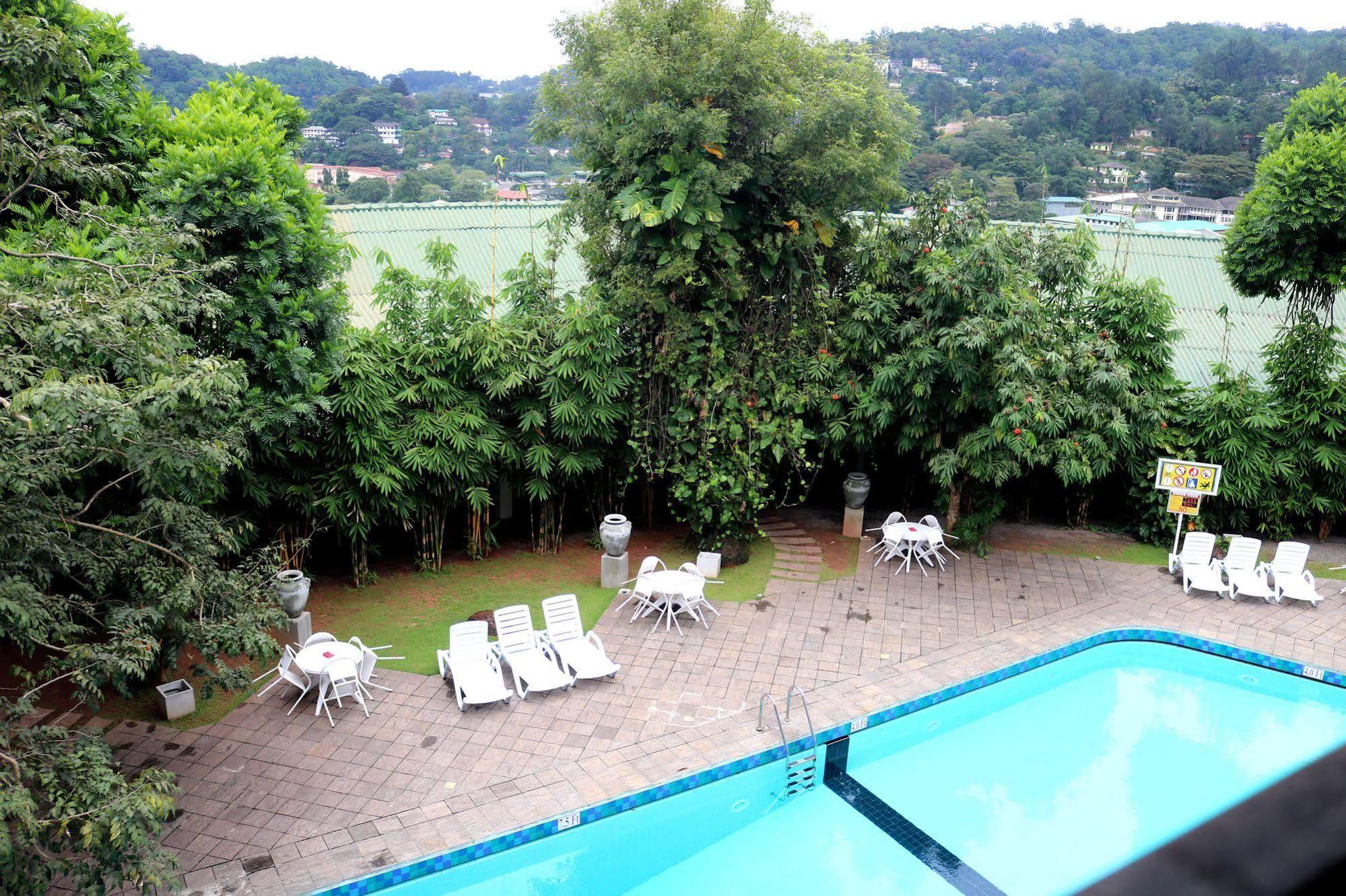 Hotel Hilltop Kandy Exterior foto