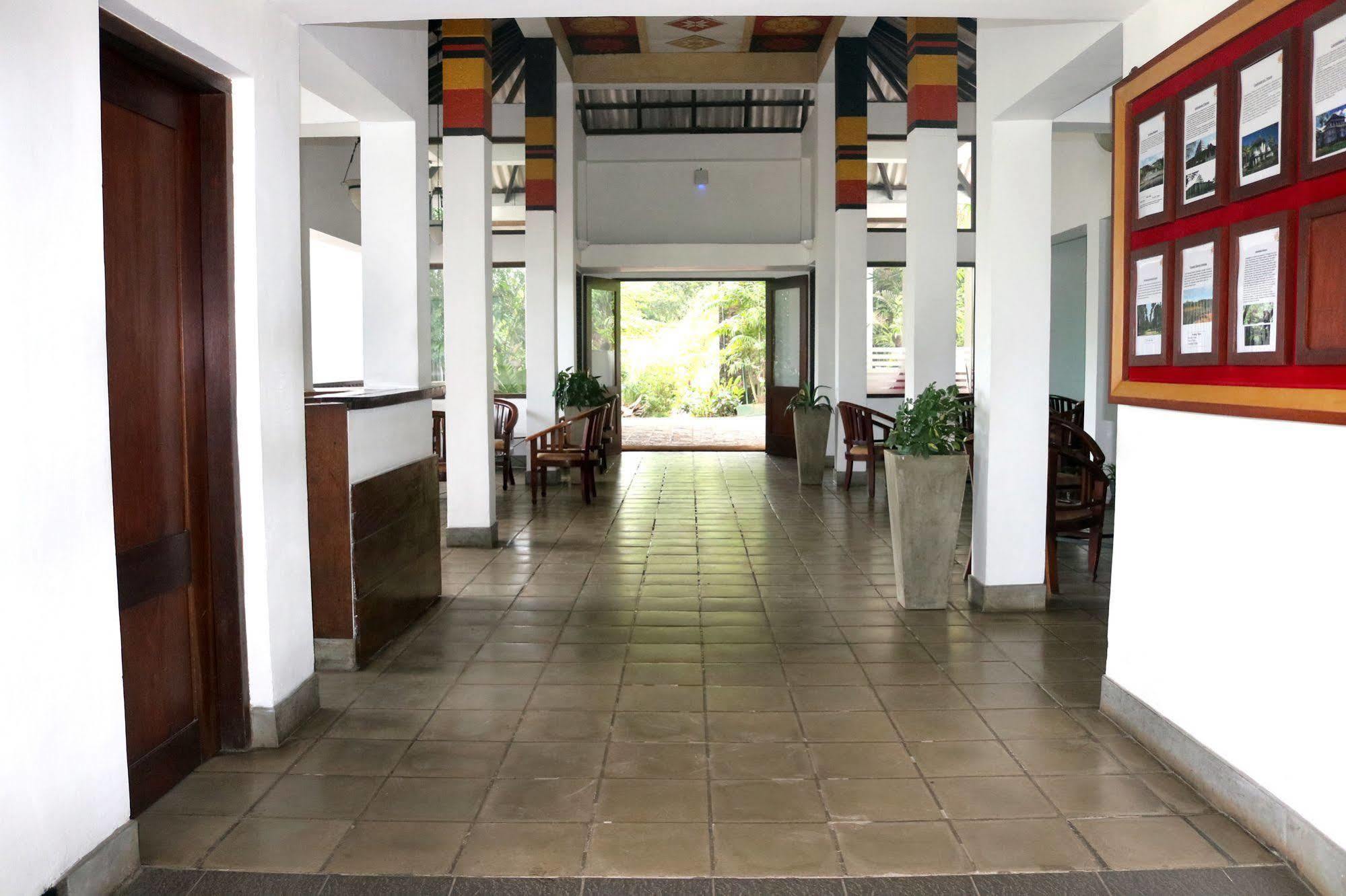 Hotel Hilltop Kandy Exterior foto