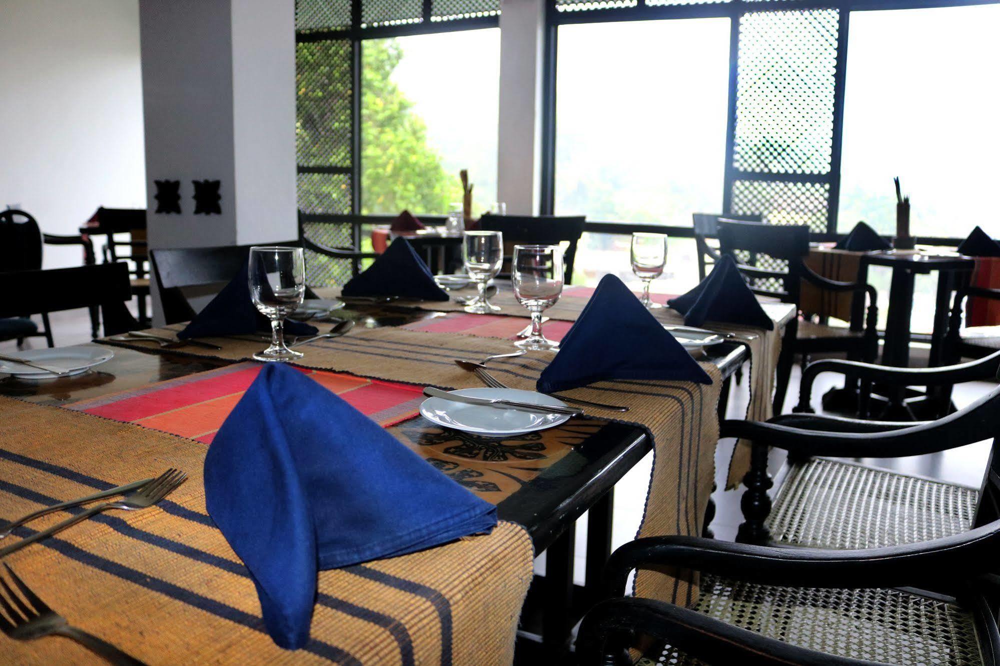 Hotel Hilltop Kandy Exterior foto