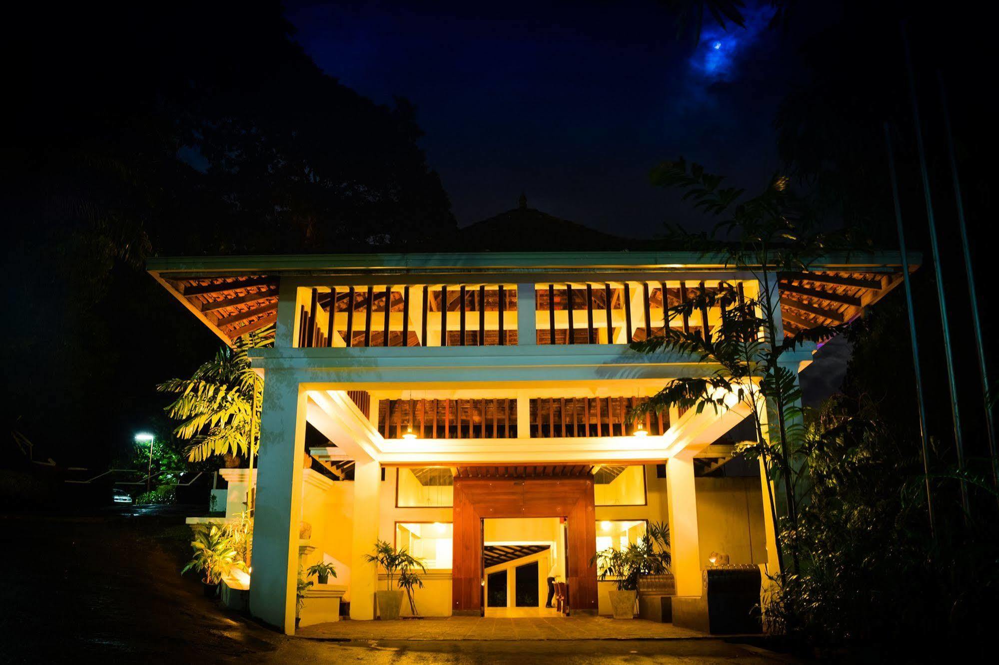 Hotel Hilltop Kandy Exterior foto