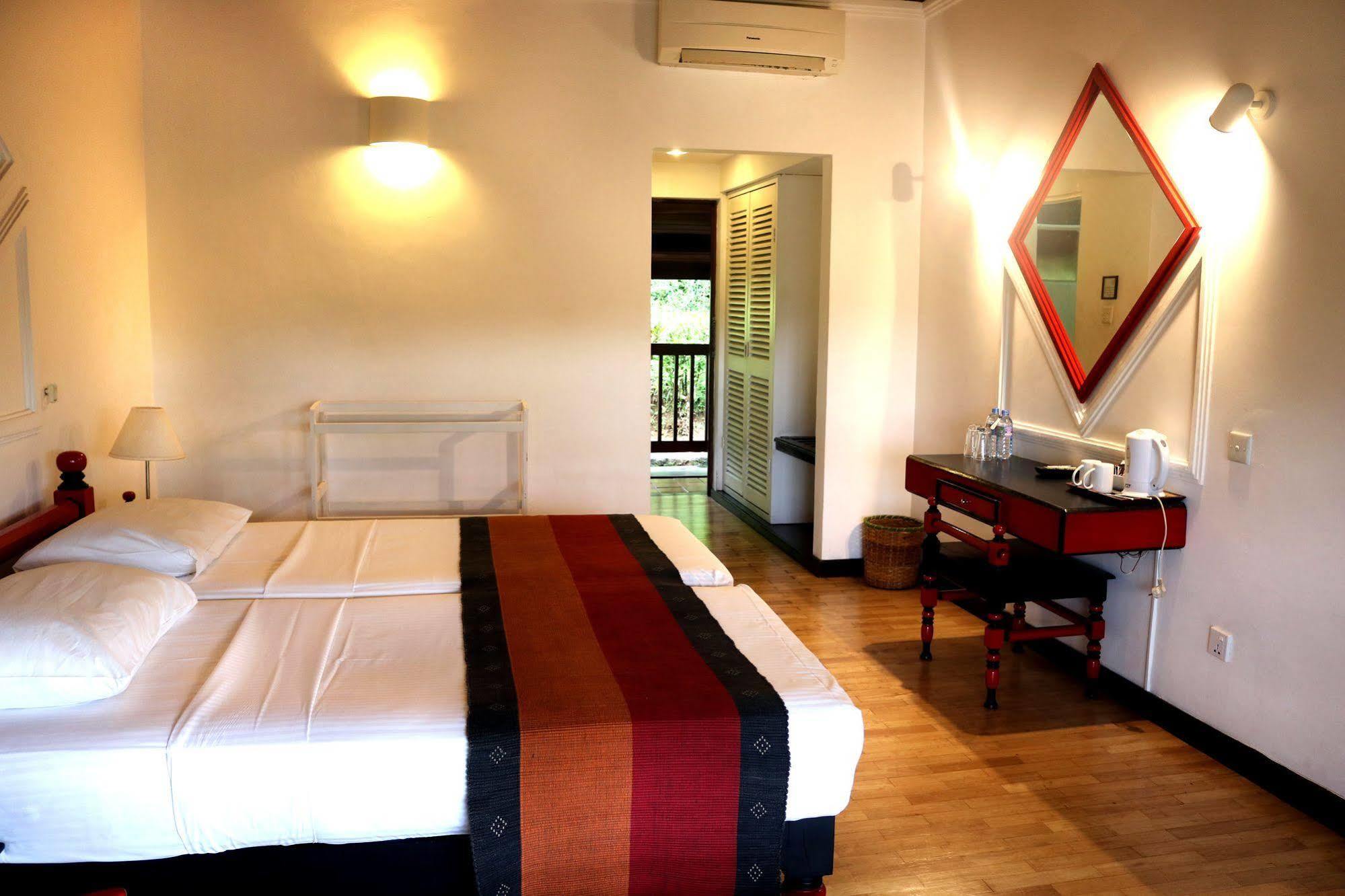 Hotel Hilltop Kandy Exterior foto
