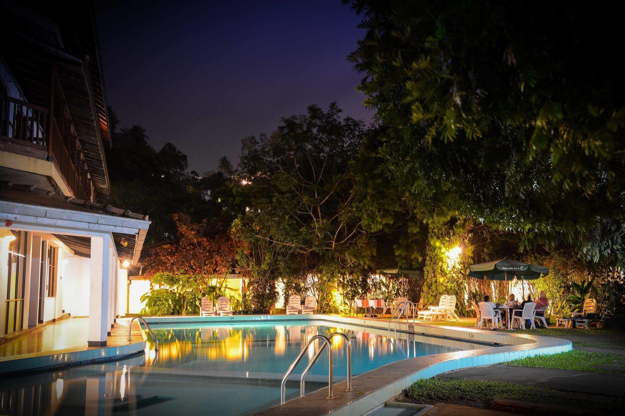 Hotel Hilltop Kandy Exterior foto
